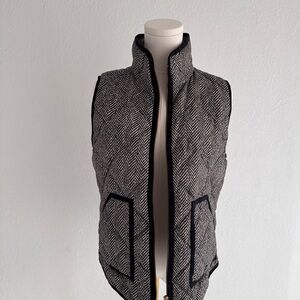J. Crew Black and White Chevron puffer classic style Vest size small